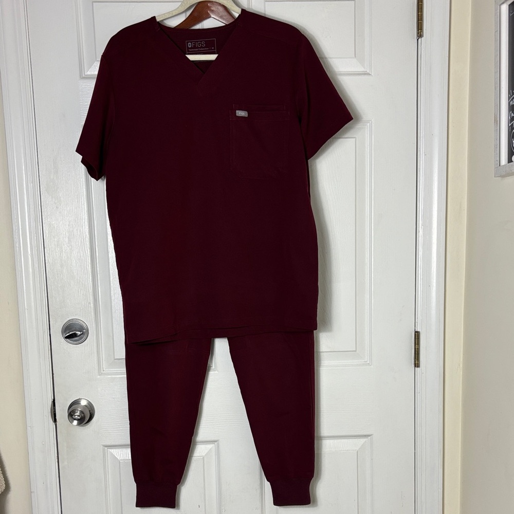 FIGS Technical Collection Burgundy Mens Scrub Set Tansen Jogger style sz Medium